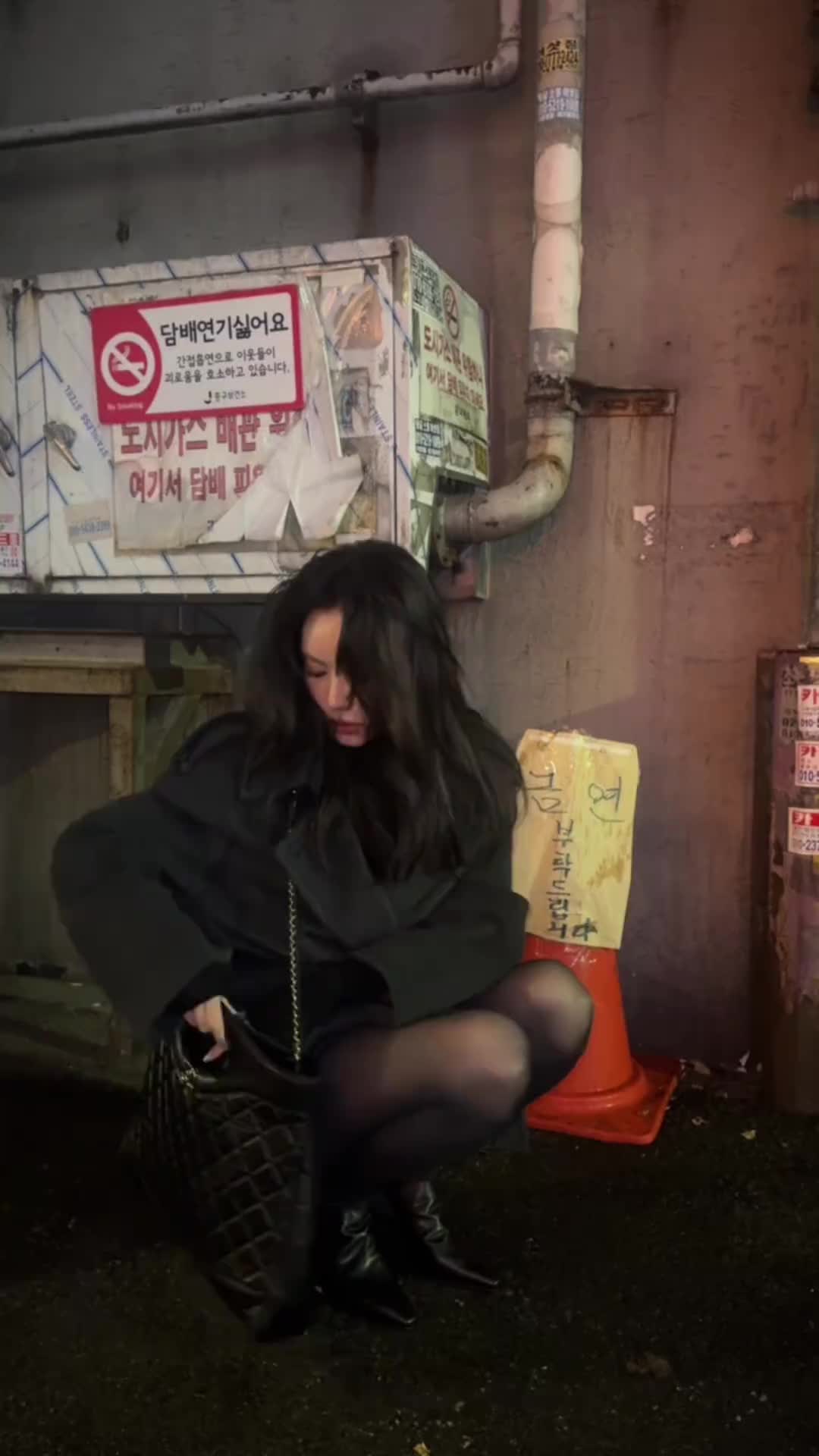 哇塞！美娜今天這身黑絲裝扮，你們給幾分？