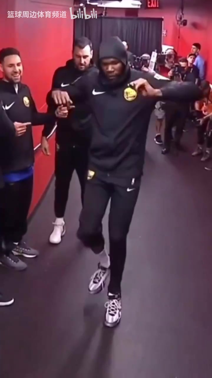 大家都愛跳舞！哪個(gè)NBA球星是你心中最會(huì)跳舞的？