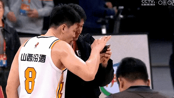 張寧肘擊后腦勺，白昊天理論后曬診斷書(shū)，技犯違體阻張寧成全明星