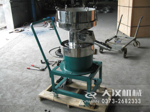 特殊制作的涂料振動篩-加裝小推車裝置，方便設備的移動。