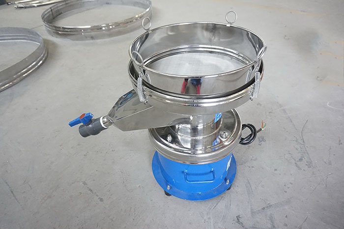 450過濾篩出料口處加裝閥門裝置，便于控制物料的出料量。