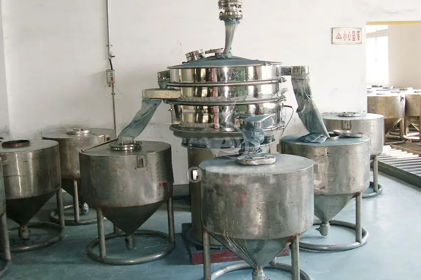 振蕩篩主要特點：換網(wǎng)容易，全封閉模式粉末不飛揚，可連續(xù)作業(yè)