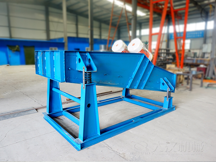 大型振動篩主要是用來篩分煤礦，礦石一些大型的篩分場地中。