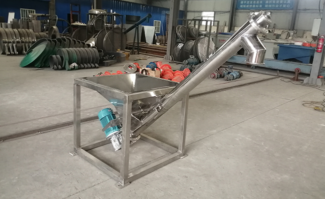 ls螺旋輸送機(jī)：型號(hào)齊全，結(jié)構(gòu)簡單，占地面積小，輸送能力強(qiáng)。